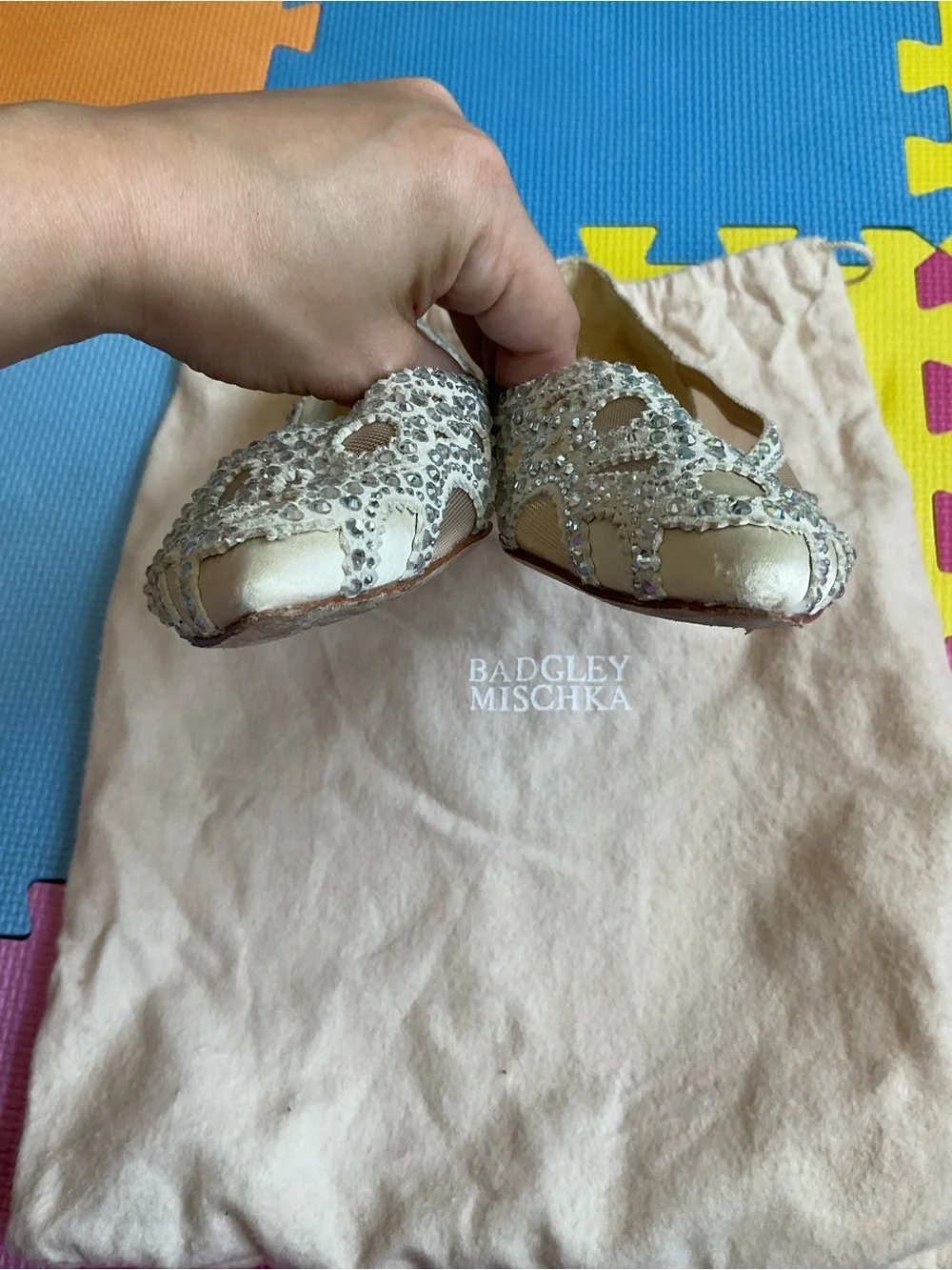 💎Badgley Mischka 9 Wide Ivory Satin Silver Crystal Embellished Pointed Toe Flats